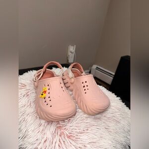 CROCS Kids' Echo Clog Light Pink Sandals with Bear Charm